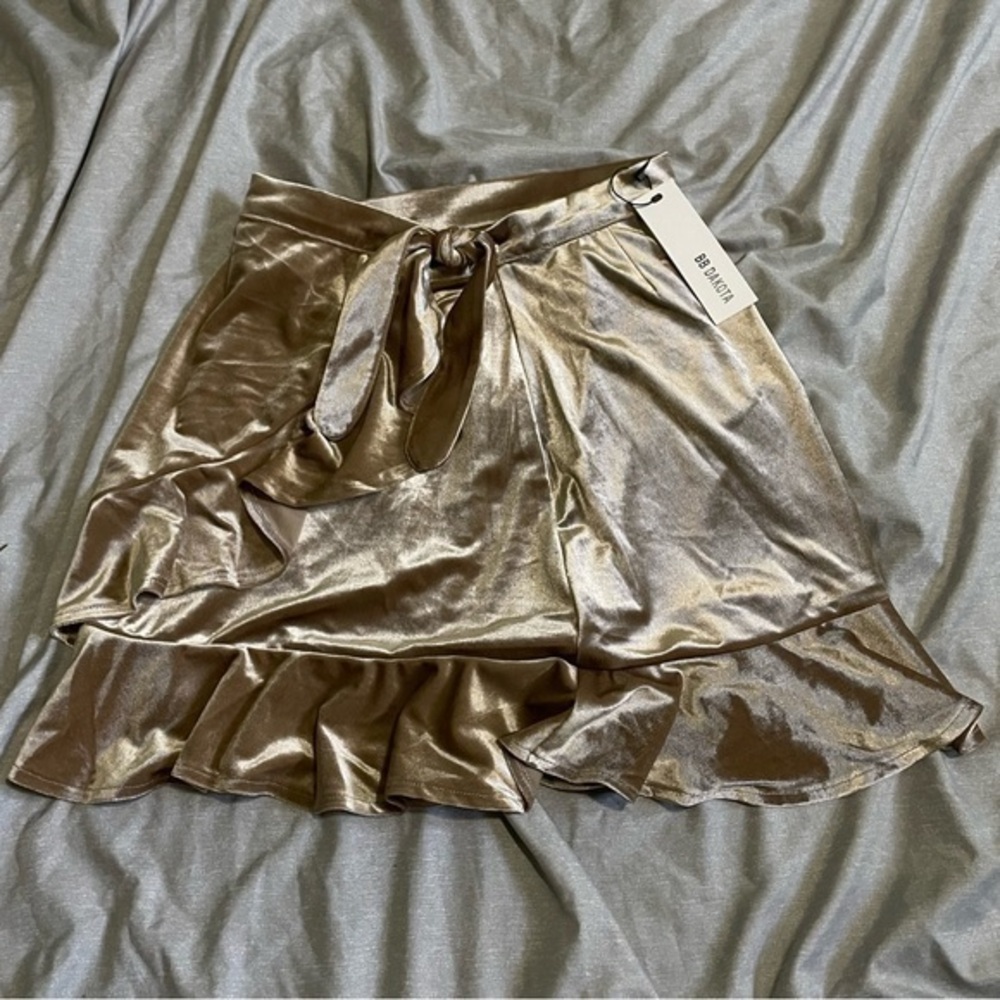 NWT - BB DAKOTA Women’s Polyester Felt Dress Skirt (Pale Gold, Multiple Sizes)